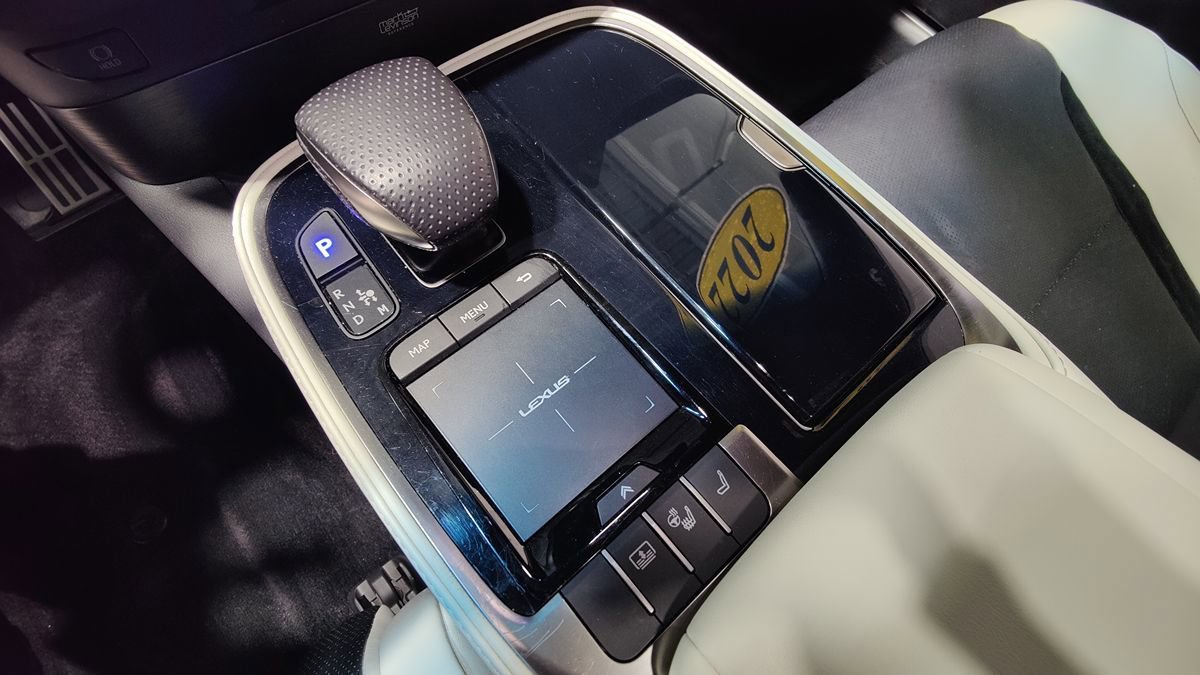 Used 2022 Lexus LS 500 F Sport w/ Accessory Package (Z1) image 34