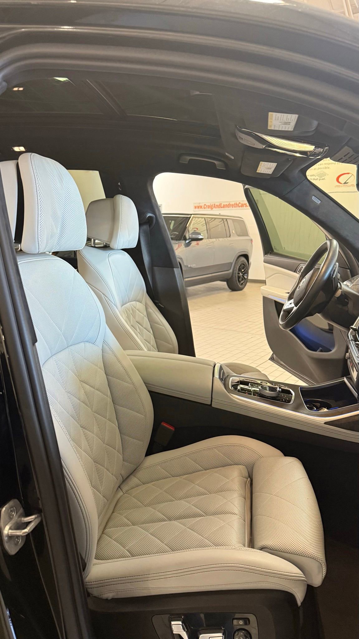 Used 2024 BMW X7 xDrive40i w/ Premium Package AWD/4WD image 19