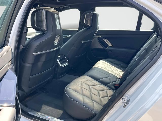 Used 2024 BMW 760i xDrive w/ Premium Package 2 image 17