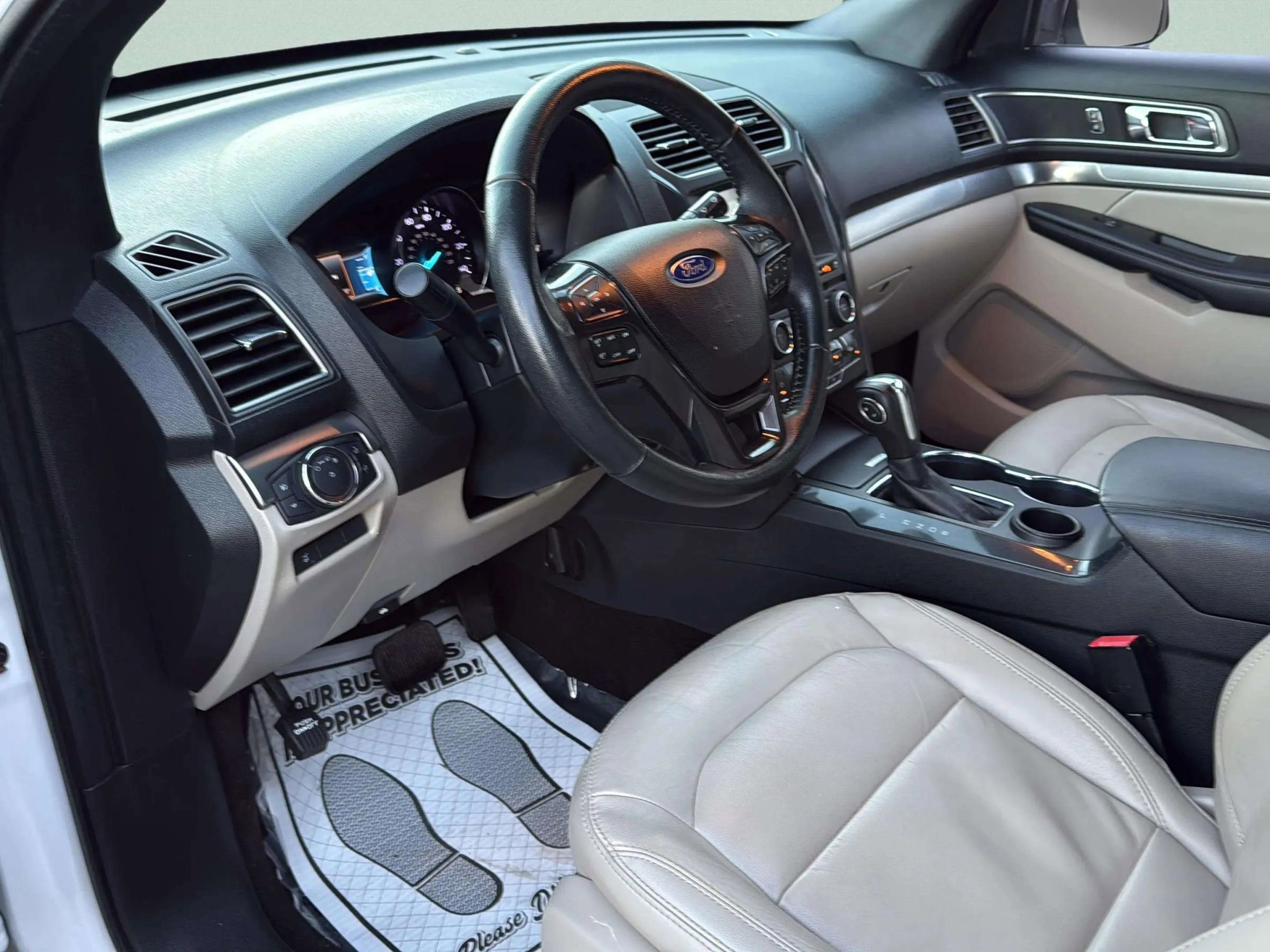 Used 2018 Ford Explorer XLT w/ Equipment Group 202A image 25