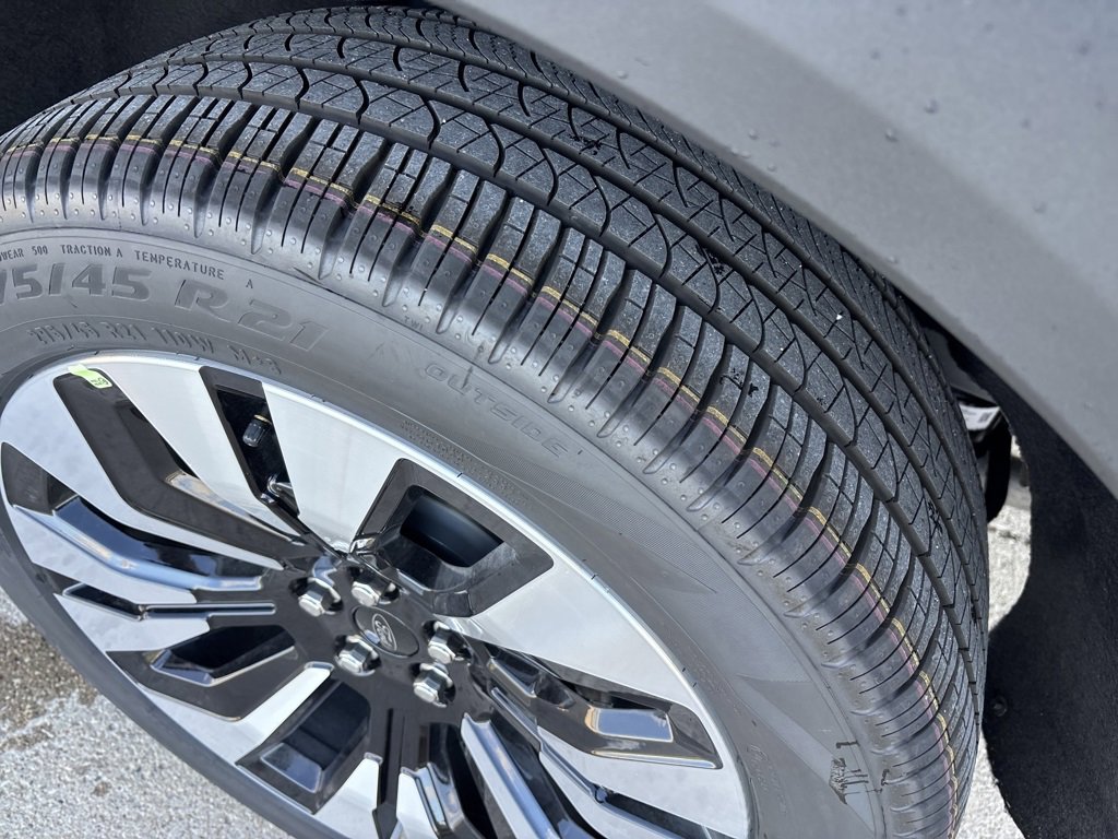 New 2026 Ford Explorer Platinum image 8