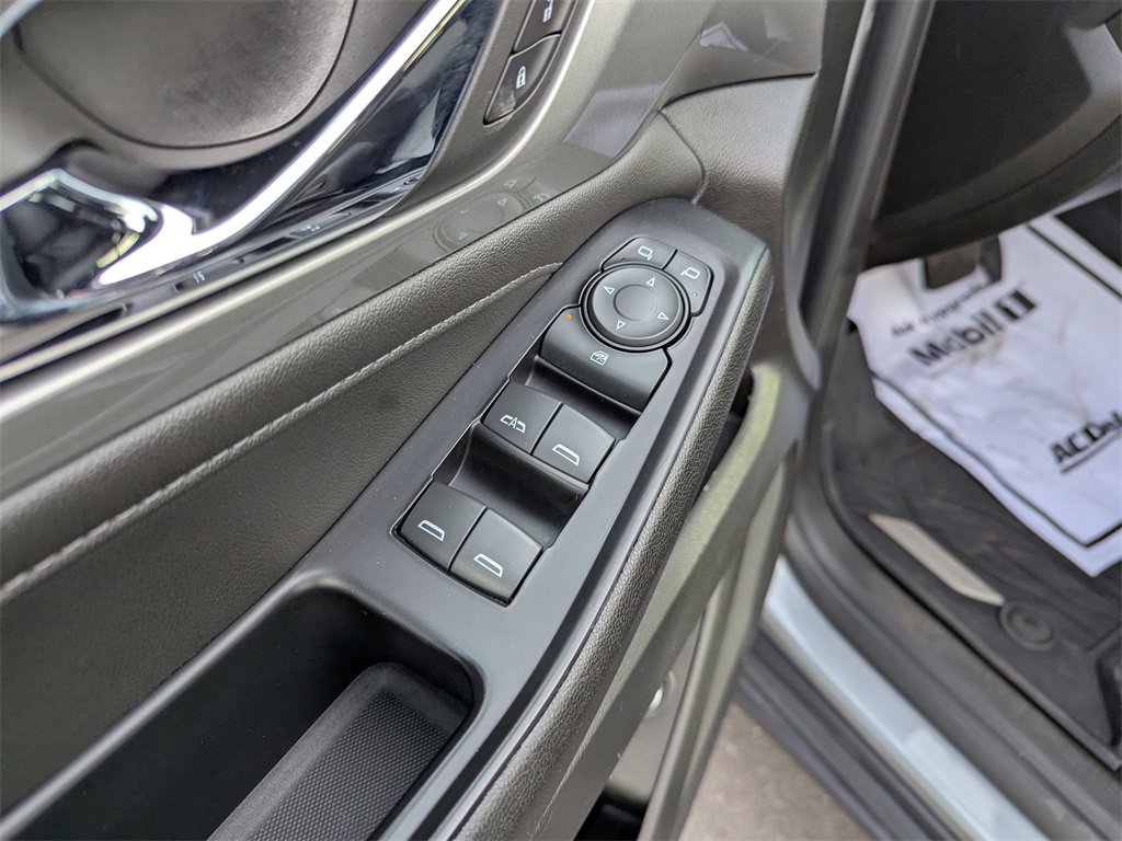 Used 2023 Chevrolet Traverse LT w/ Rear Camera Mirror Package image 11