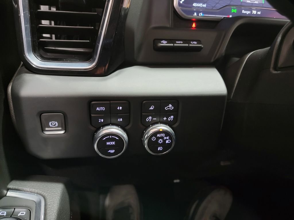 Used 2024 GMC Sierra 3500 Denali w/ Technology Package image 32