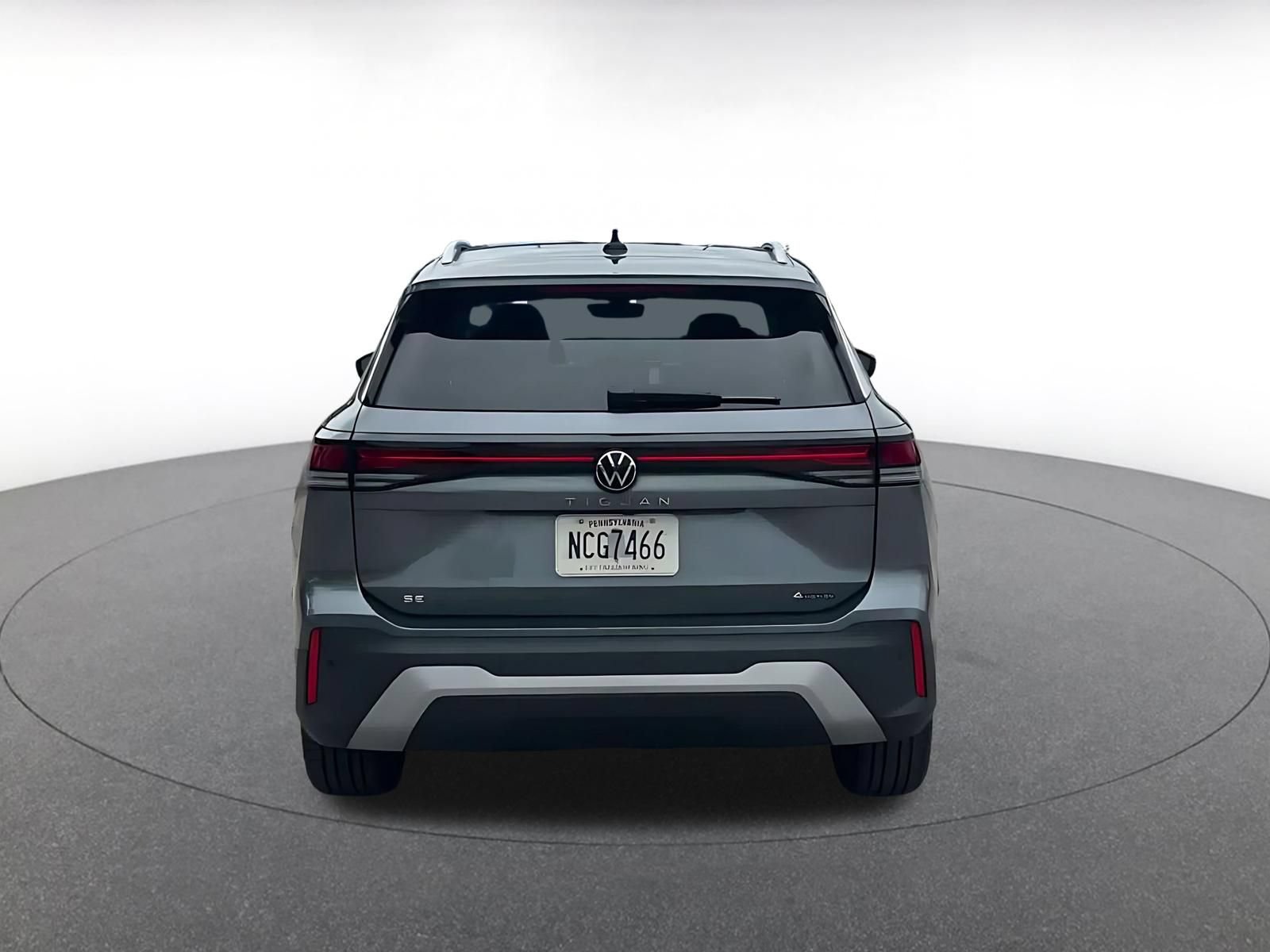 Used 2026 Volkswagen Tiguan SE AWD/4WD image 12