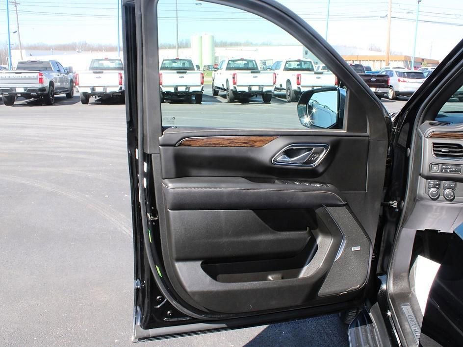 Used 2023 Chevrolet Tahoe Premier AWD/4WD image 12