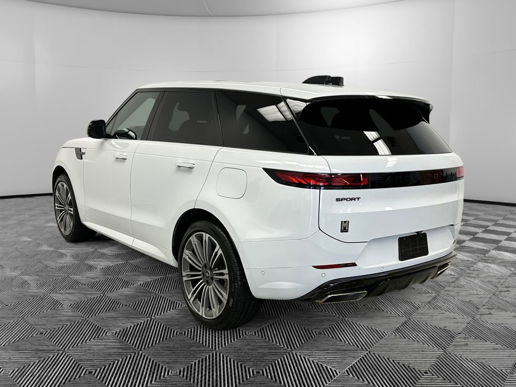 Used 2025 Land Rover Range Rover Sport Dynamic SE image 3