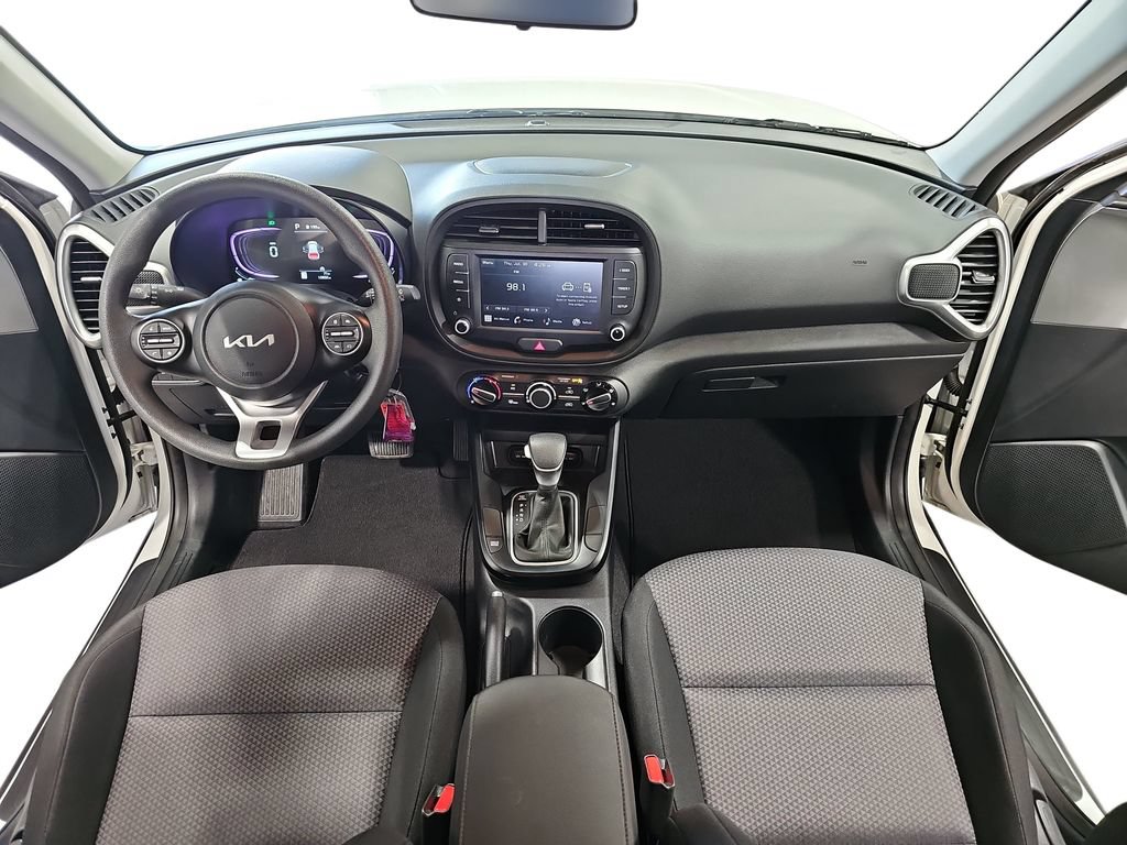 Certified 2025 Kia Soul LX w/ LX Technology Package FWD image 9