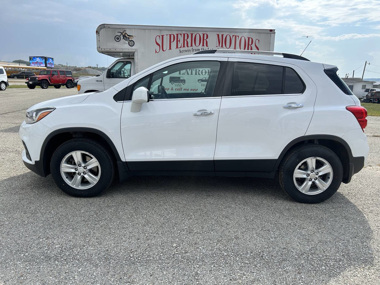 Used 2017 Chevrolet Trax LT w/ Sun & Sound Package image 8