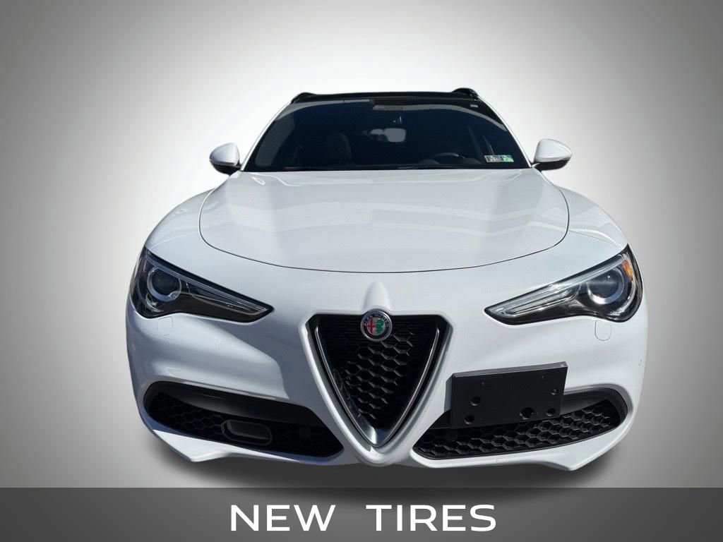 Used 2023 Alfa Romeo Stelvio Ti image 9