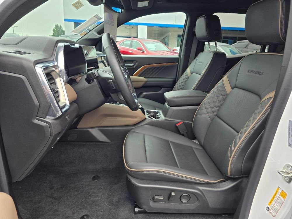 Used 2023 GMC Canyon Denali image 7