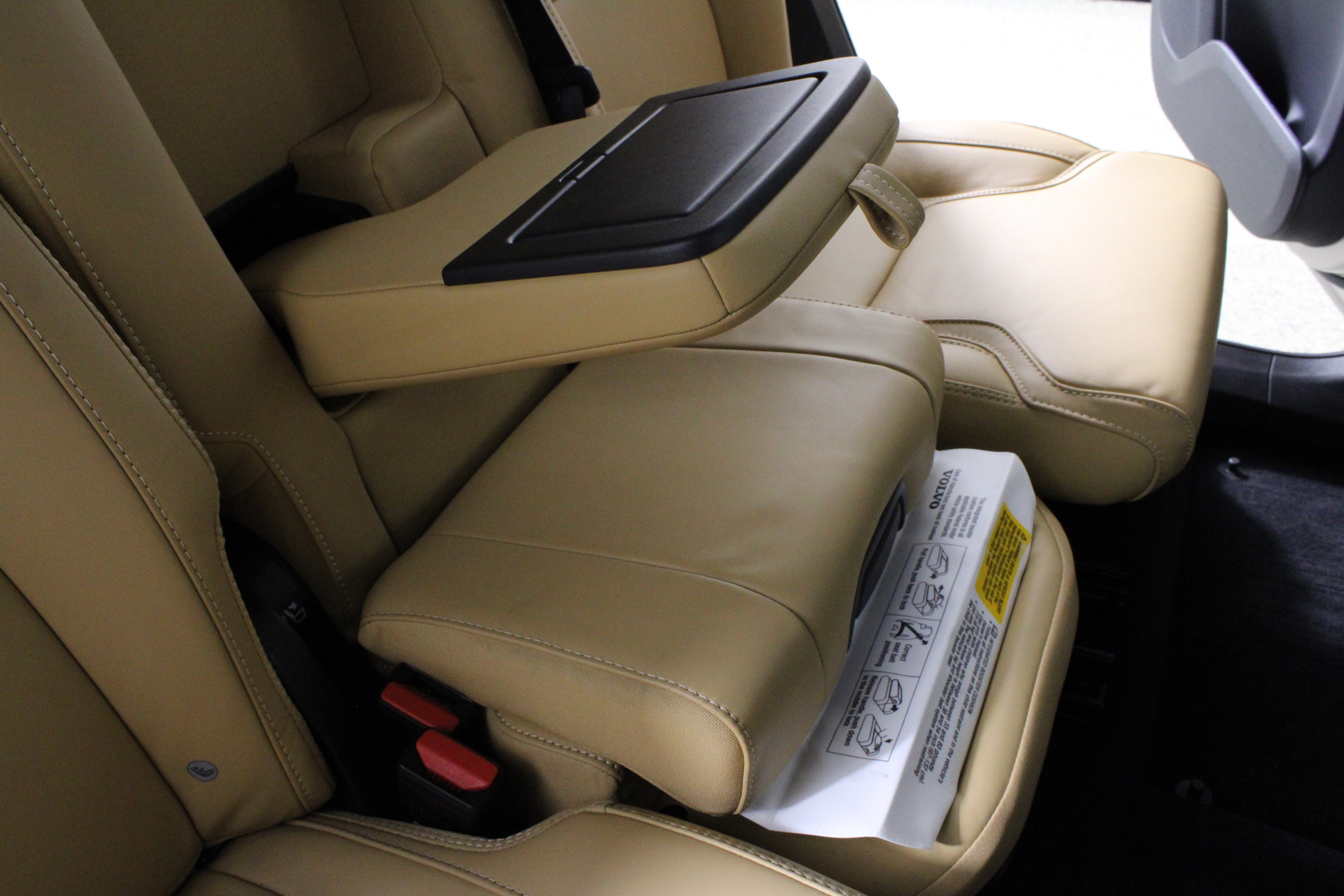 Used 2025 Volvo XC90 B6 Ultra w/ Protection Package Premier image 15