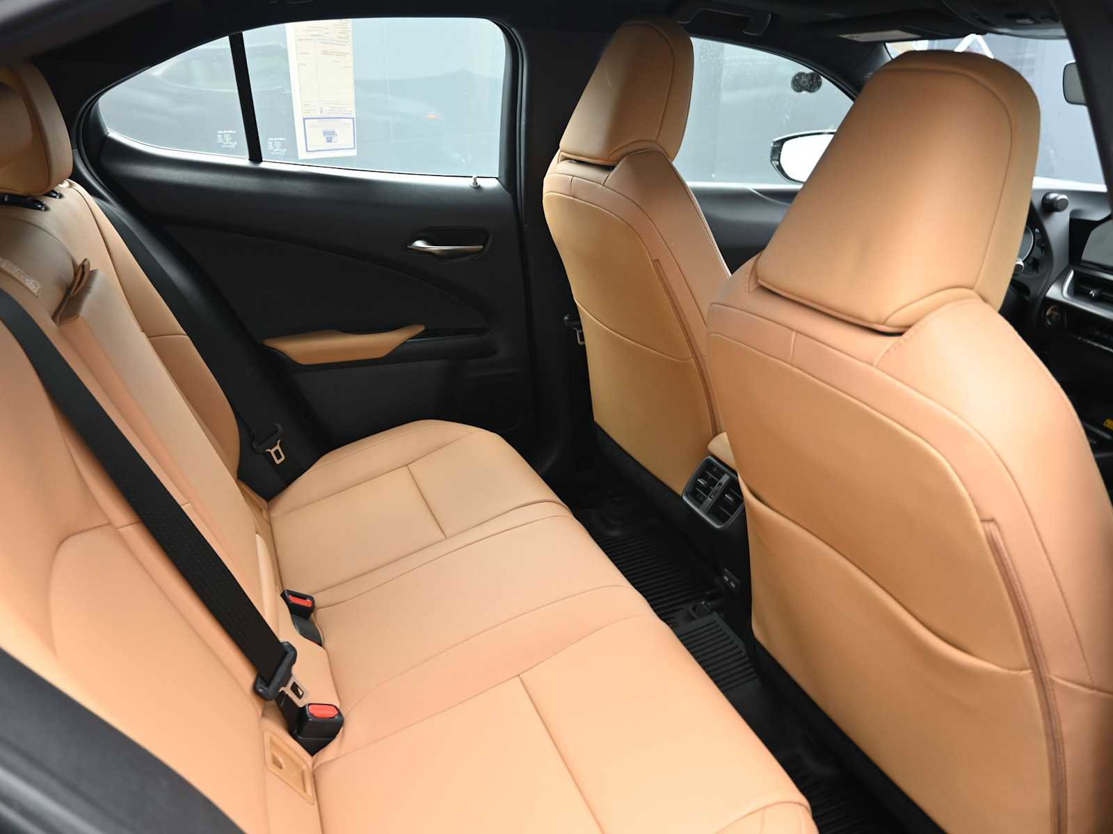 Used 2024 Lexus UX 250h AWD w/ Premium Package image 16