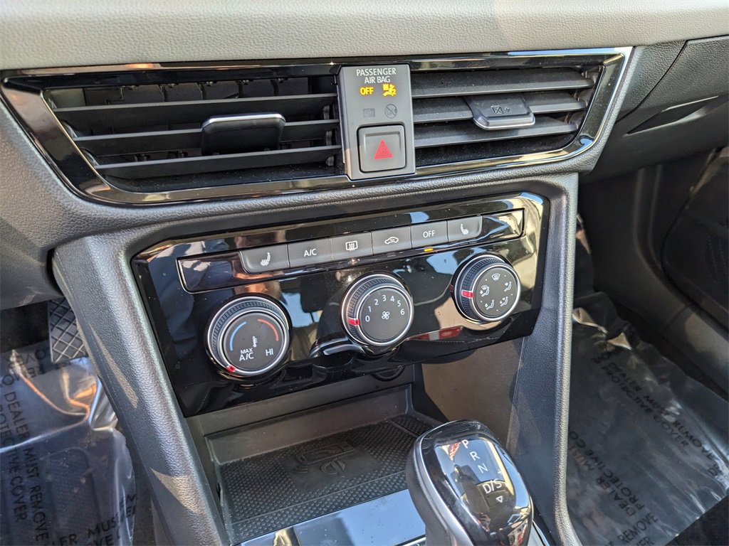 Certified 2023 Volkswagen Taos SE w/ Black Wheel Package image 25