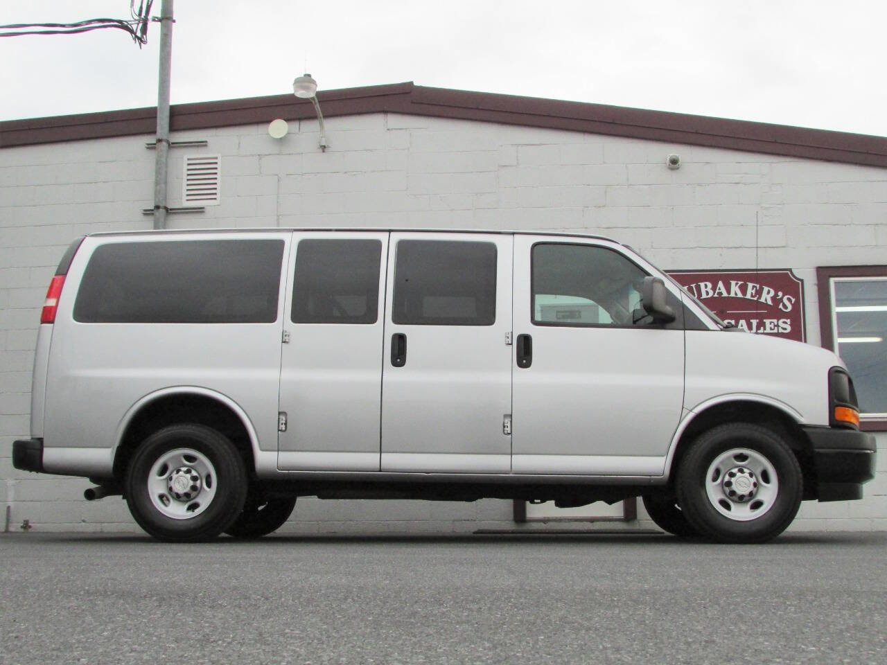 Used 2017 Chevrolet Express 2500 LS RWD image 8