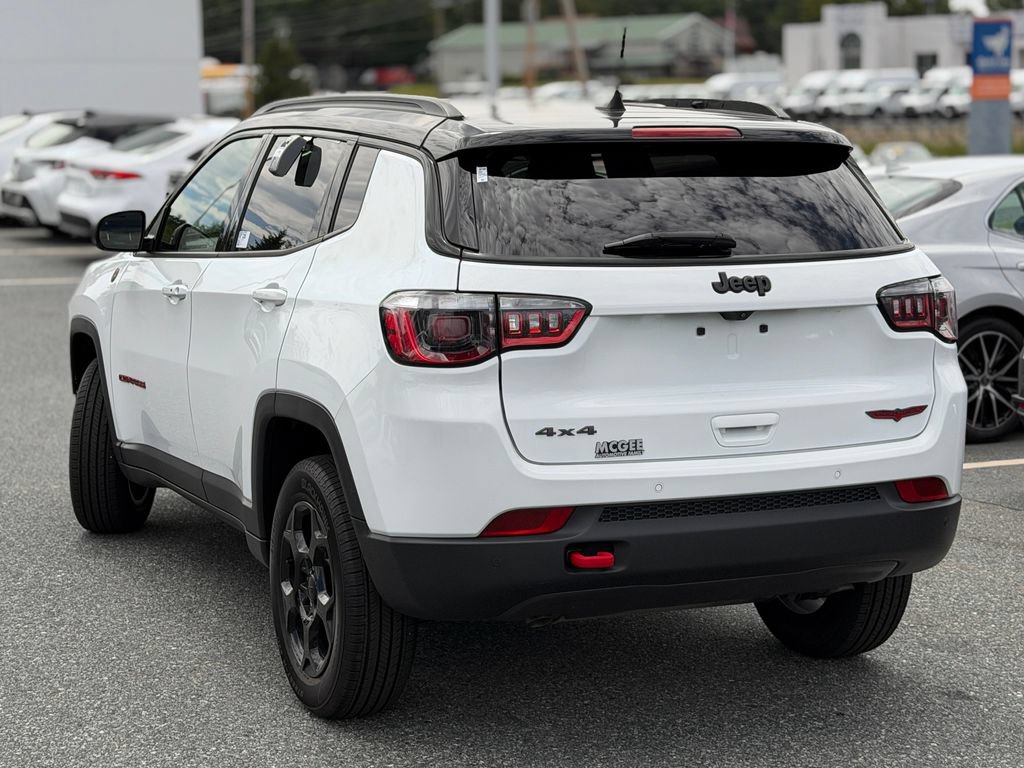 Used 2024 Jeep Compass Trailhawk AWD/4WD image 3