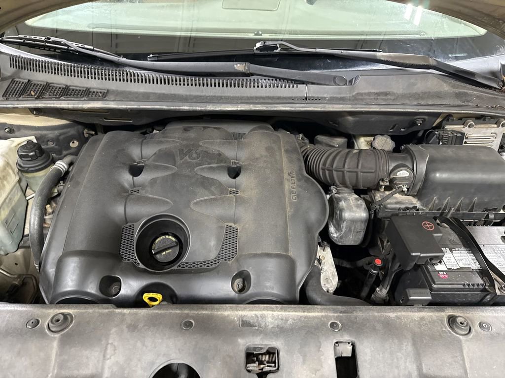 Used 2010 Kia Sedona LX image 24