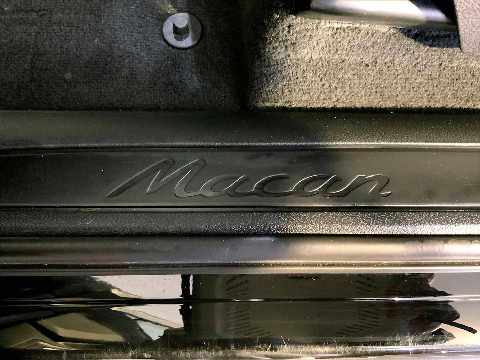 Certified 2024 Porsche Macan image 19