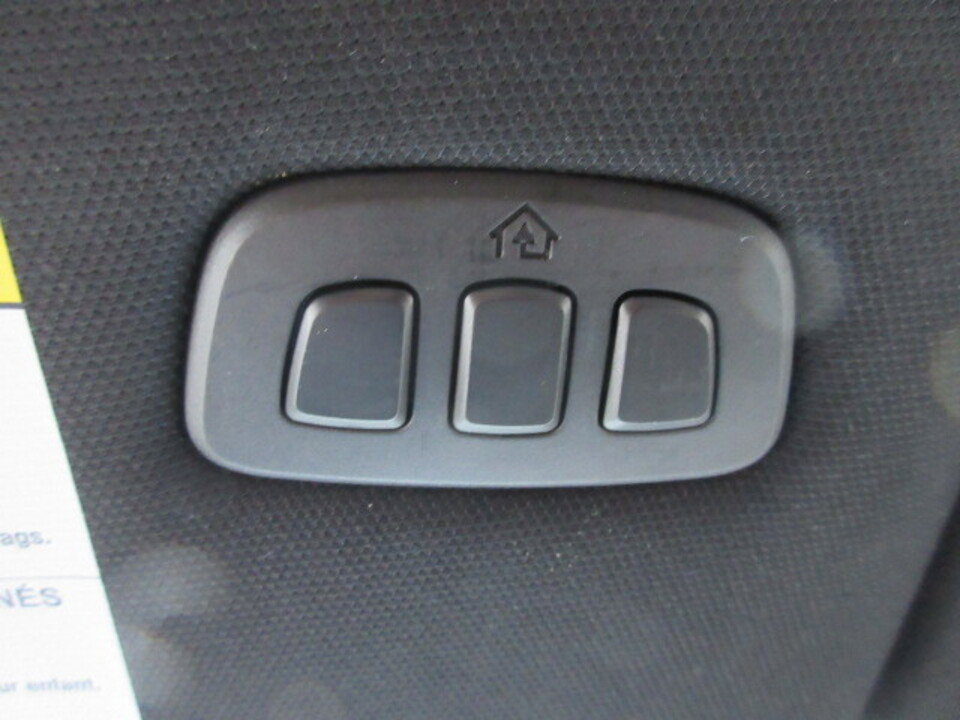 Used 2025 Ford Explorer ST-Line w/ Premium Package image 35