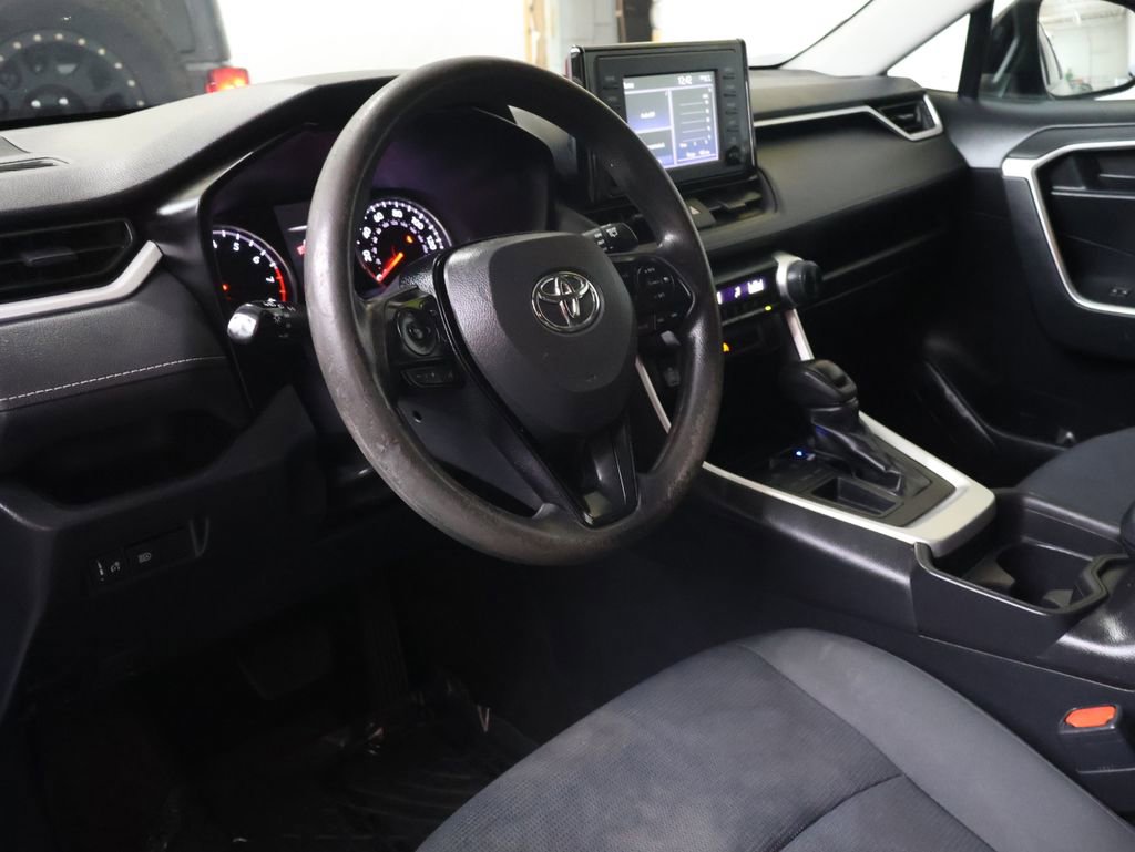 Used 2019 Toyota RAV4 LE FWD image 18