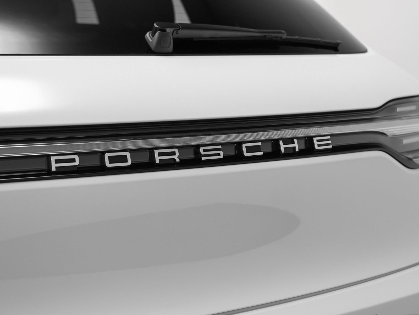 Certified 2026 Porsche Macan AWD/4WD image 17