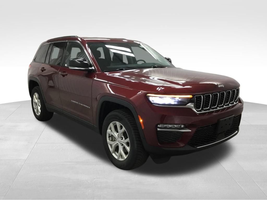Used 2023 Jeep Grand Cherokee Limited image 3
