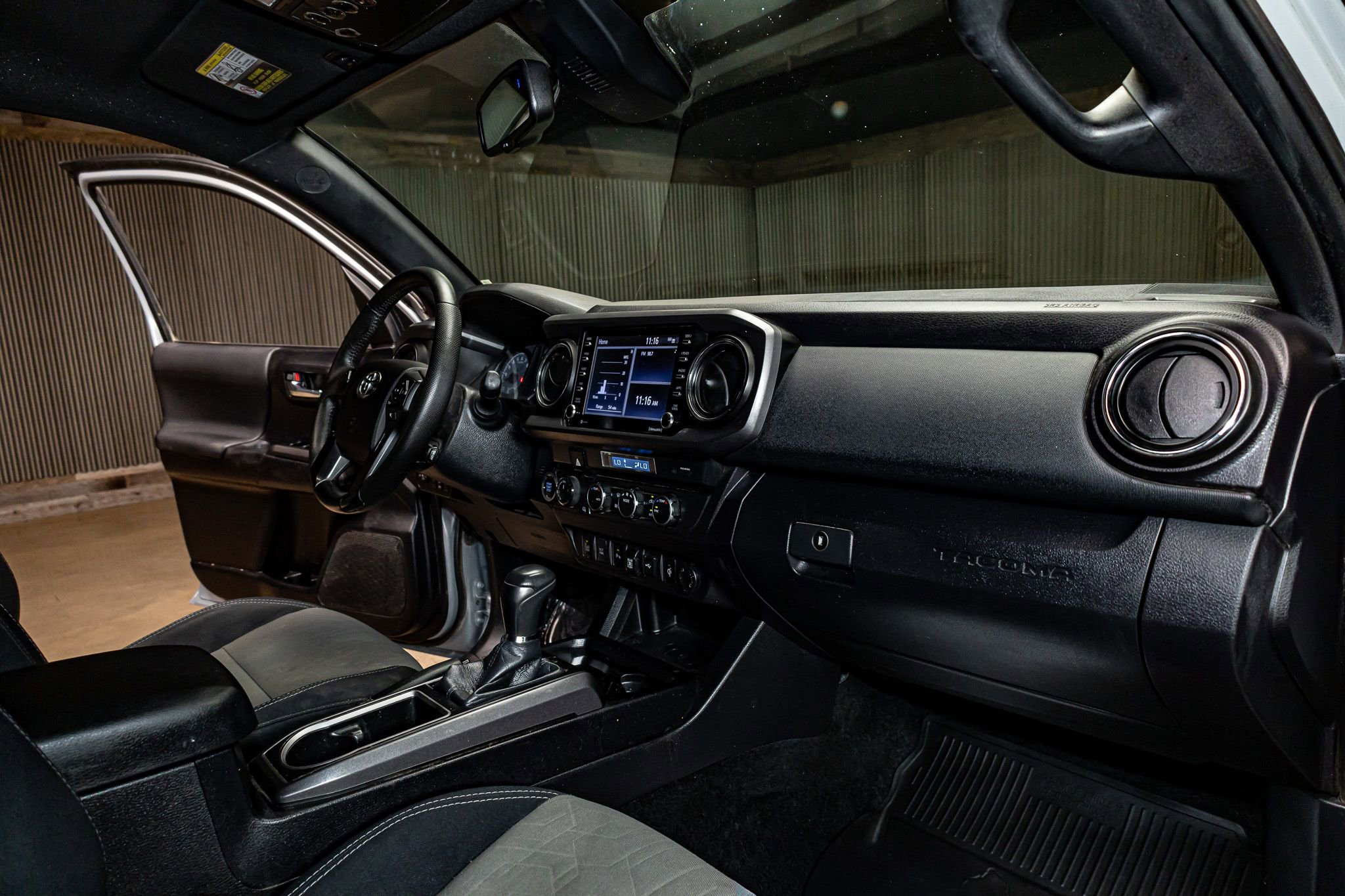 Used 2021 Toyota Tacoma TRD Sport w/ Technology Package image 19