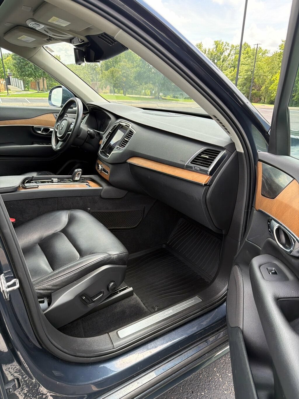 Used 2021 Volvo XC90 T8 Inscription Expression w/ Protection Package Premier AWD/4WD image 11