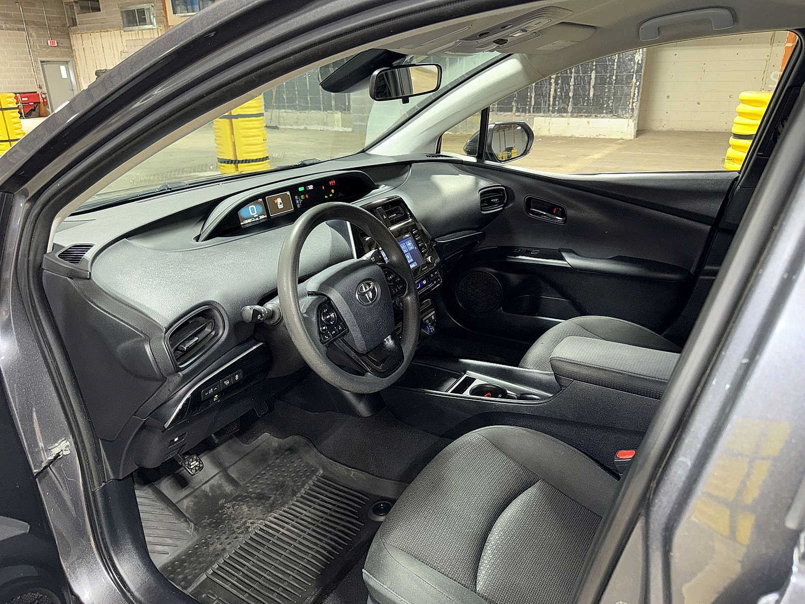 Used 2022 Toyota Prius LE AWD/4WD image 27