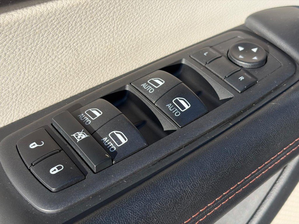 Used 2020 Chrysler Pacifica Touring-L Plus FWD image 26