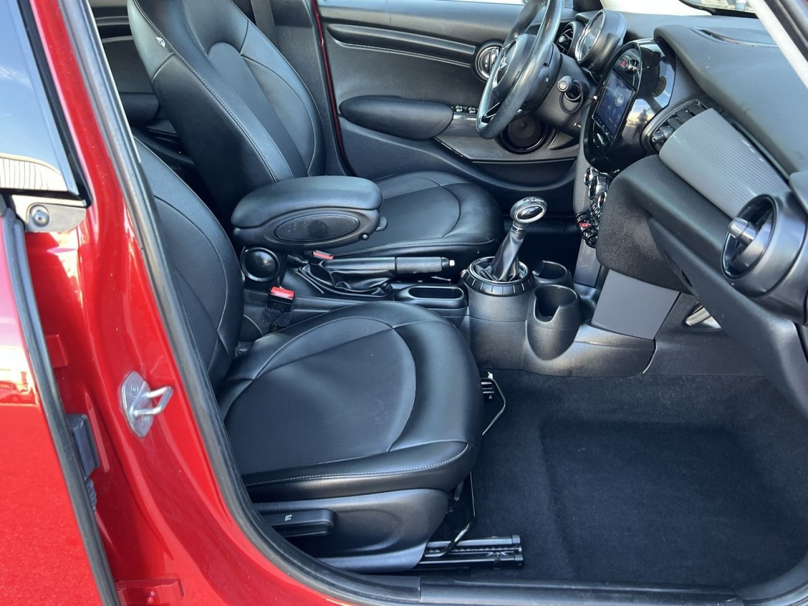 Used 2015 MINI Cooper 4-Door Hardtop image 26