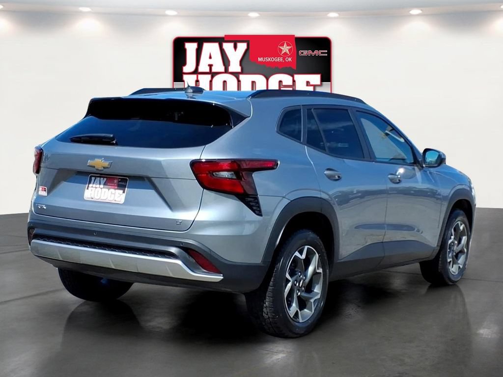 Used 2025 Chevrolet Trax LT w/ Driver Confidence Package FWD image 6