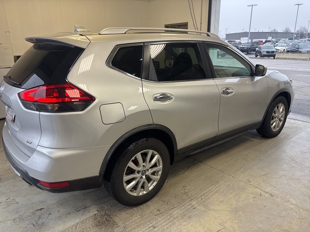 Used 2018 Nissan Rogue SV image 4