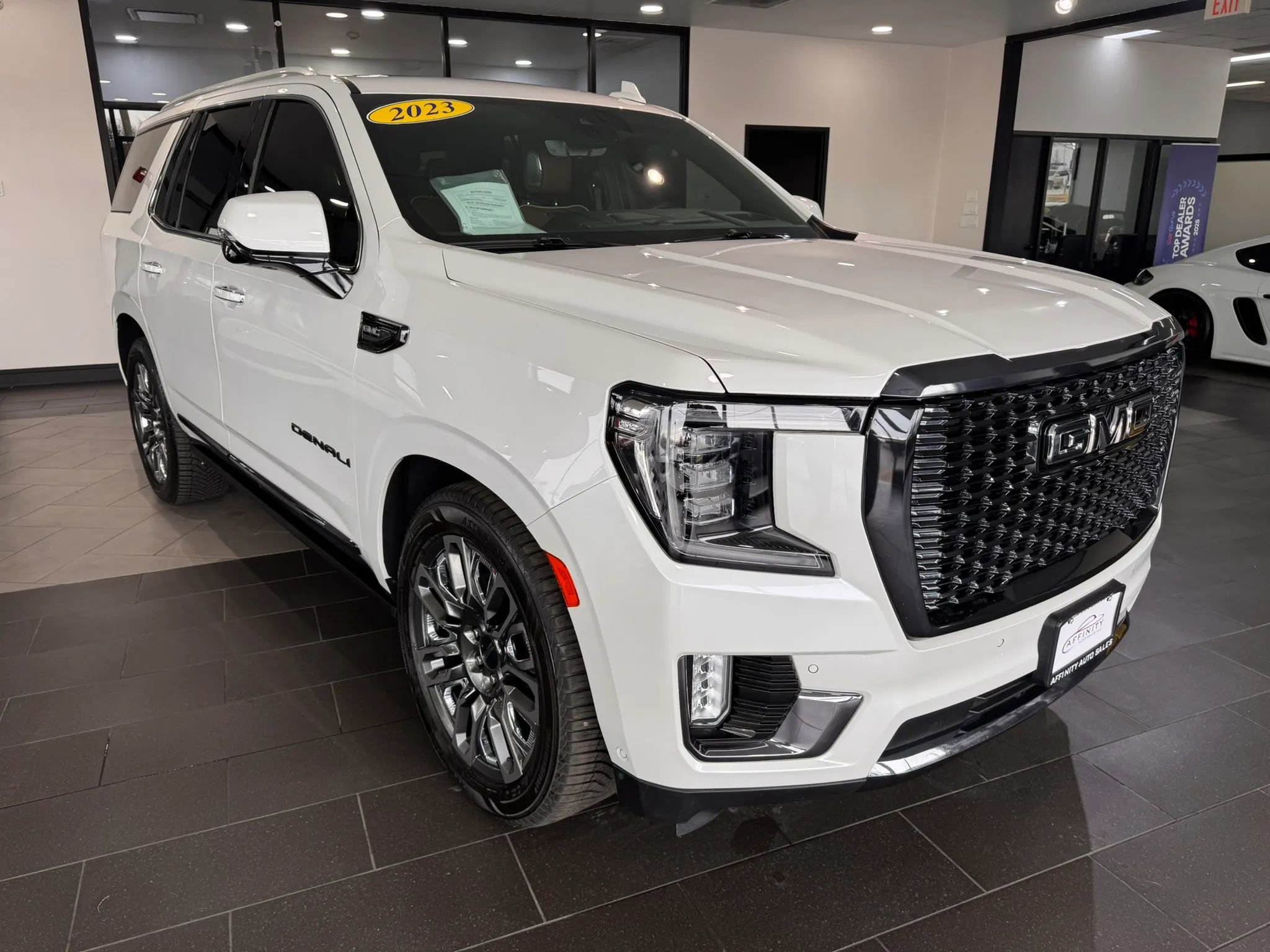Used 2023 GMC Yukon Denali Ultimate AWD/4WD image 7