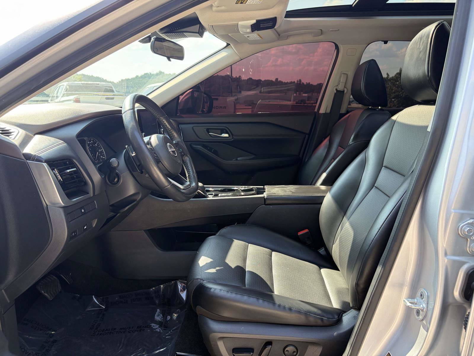 Used 2022 Nissan Rogue SV w/ SV Premium Package AWD/4WD image 4