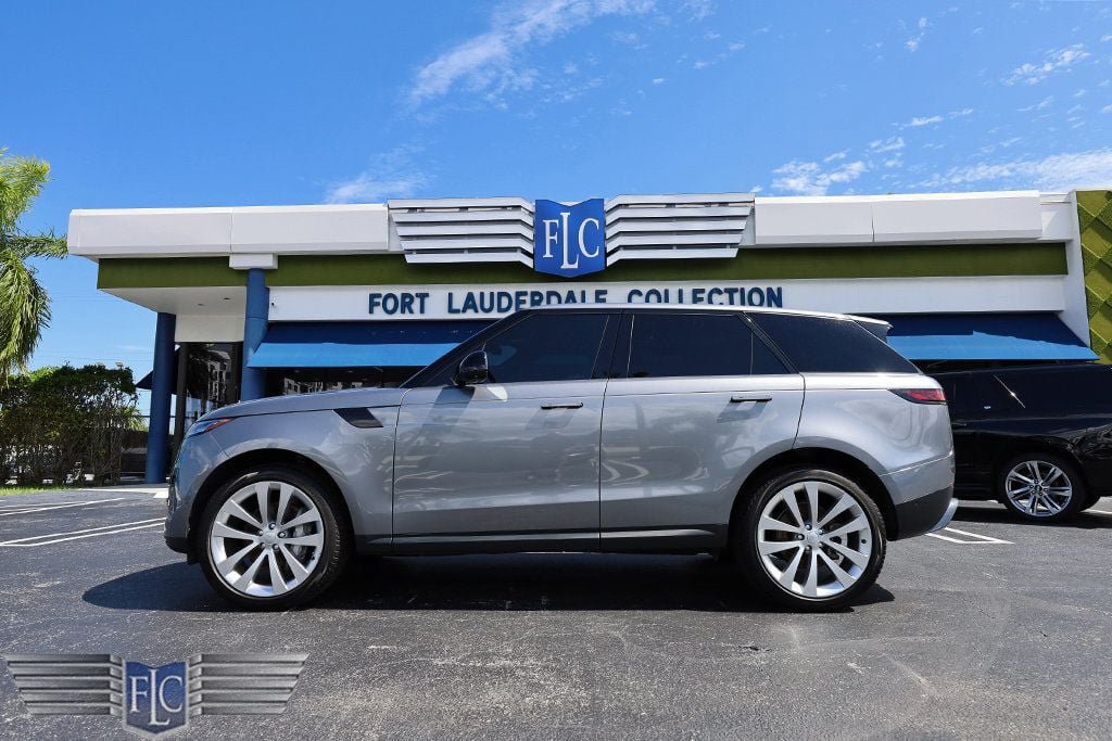 Used 2023 Land Rover Range Rover Sport SE AWD/4WD image 3
