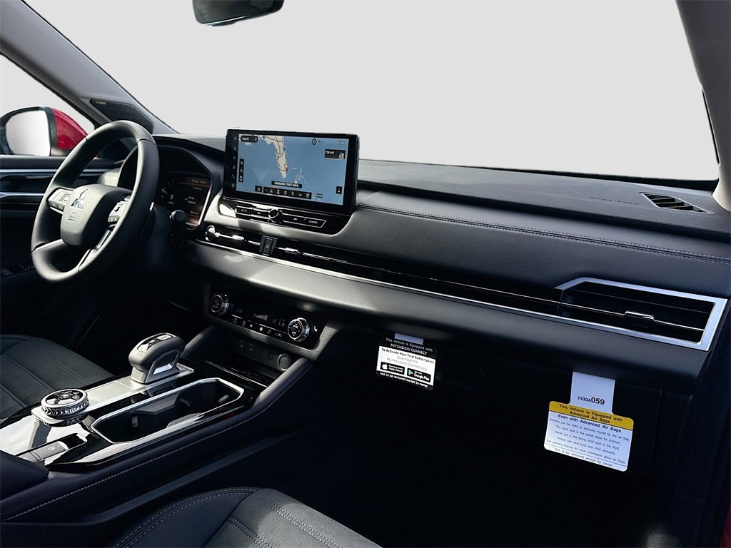 New 2025 Mitsubishi Outlander SE image 32