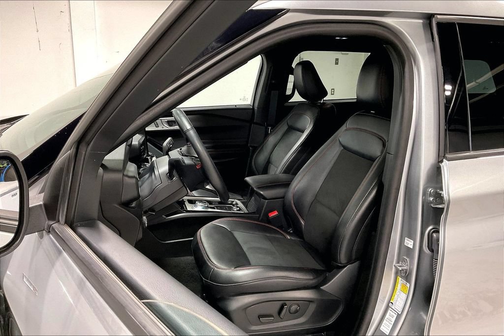 Used 2024 Ford Explorer ST-Line w/ Class IV Trailer Tow Package AWD/4WD image 32