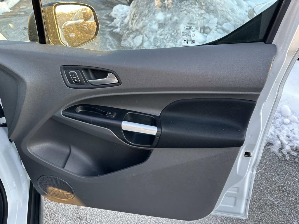 Used 2023 Ford Transit Connect XLT image 29