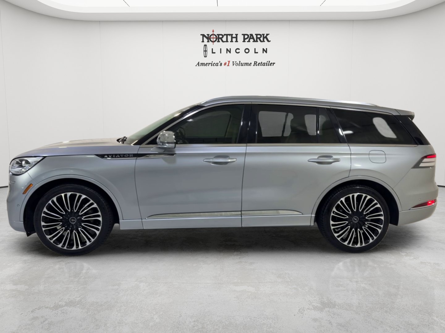Used 2020 Lincoln Aviator Black Label w/ Dynamic Handling Package AWD/4WD image 2