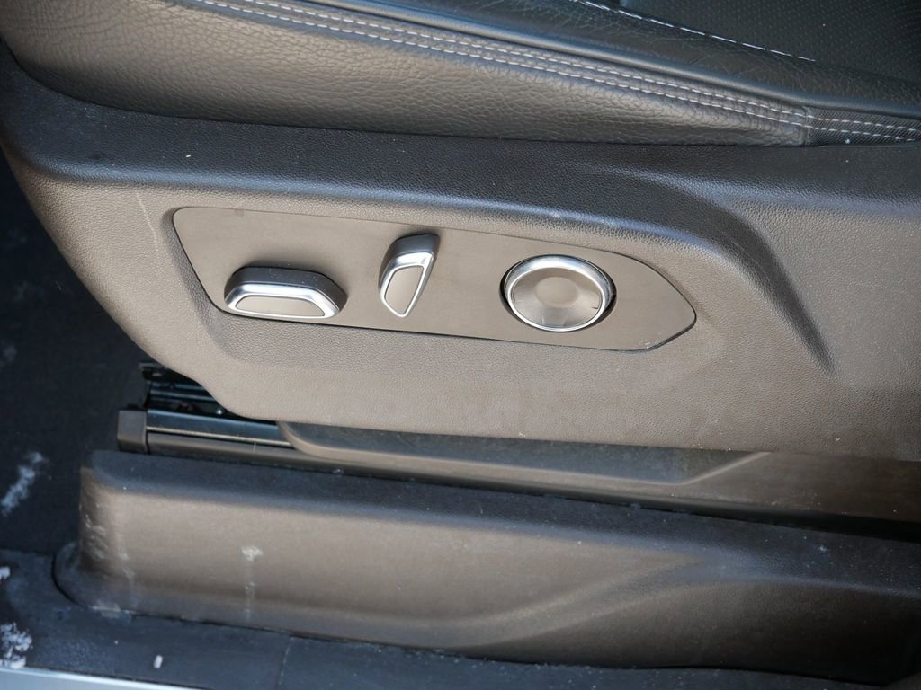 Used 2024 GMC Yukon Denali w/ Denali Reserve Package image 18