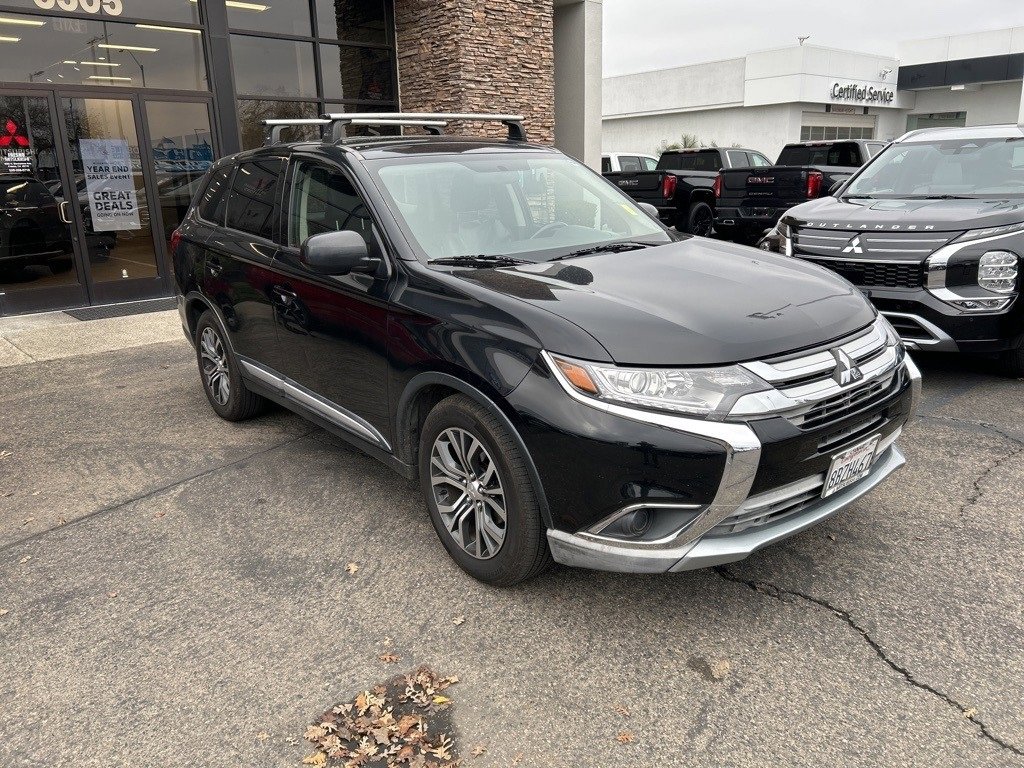 Used 2017 Mitsubishi Outlander ES image 2