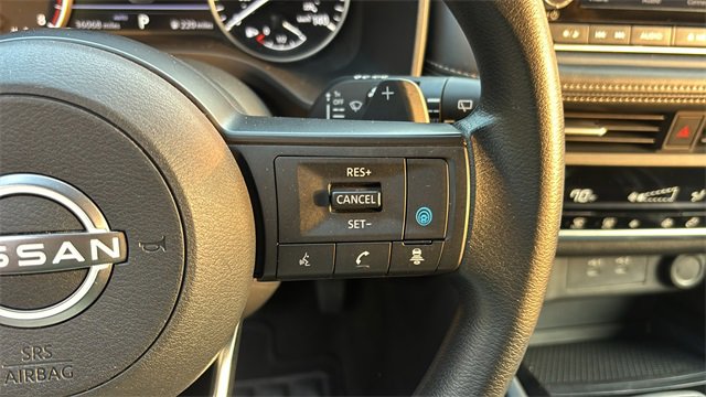 Used 2024 Nissan Rogue SV image 17