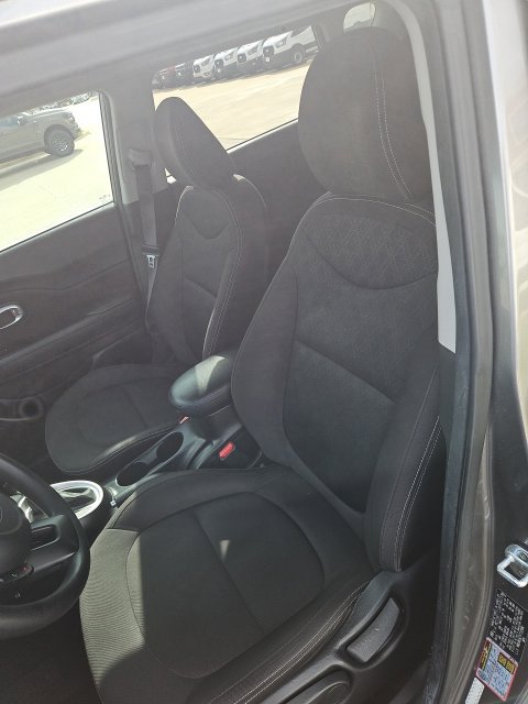 Used 2015 Kia Soul FWD image 17