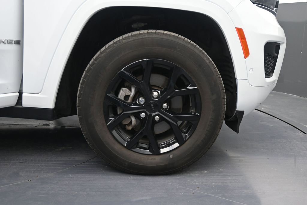 Used 2024 Jeep Grand Cherokee Altitude AWD/4WD image 37