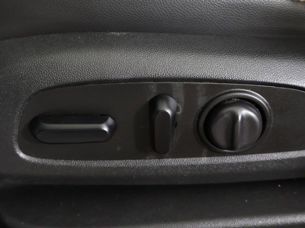 Used 2020 Chevrolet Equinox LT w/ Sport Edition image 33