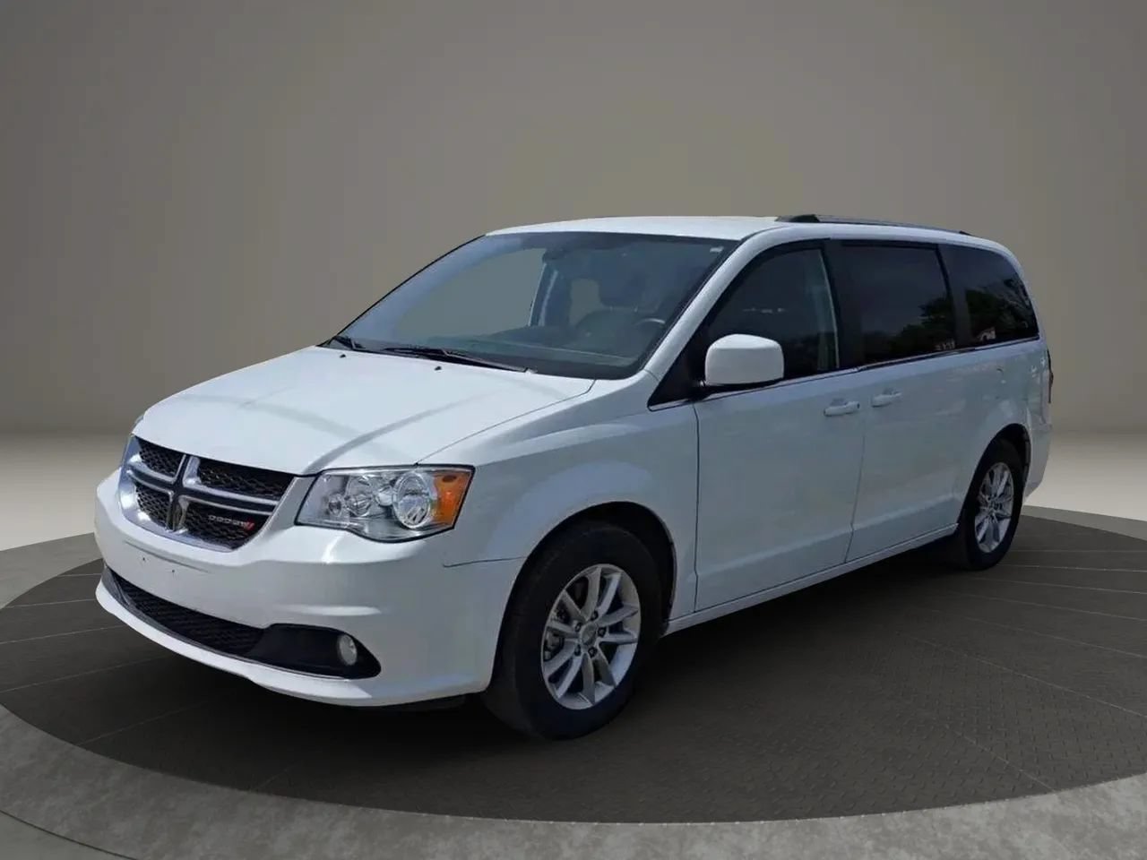Used 2019 Dodge Grand Caravan SXT FWD image 3