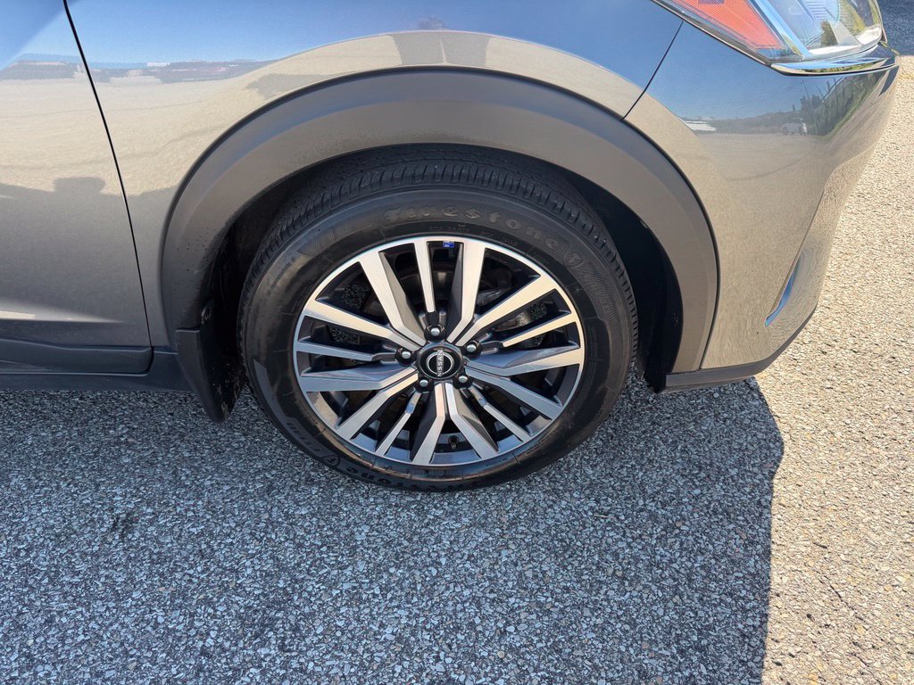 Used 2023 Nissan Kicks SV FWD image 32