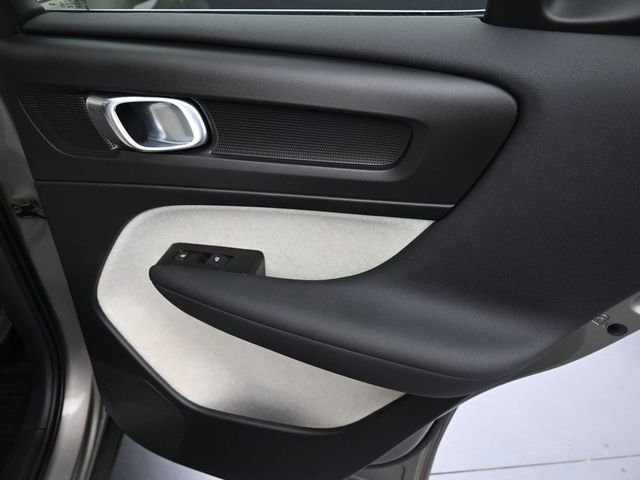 Used 2021 Volvo XC40 T5 Inscription w/ Protection Package Premier image 33