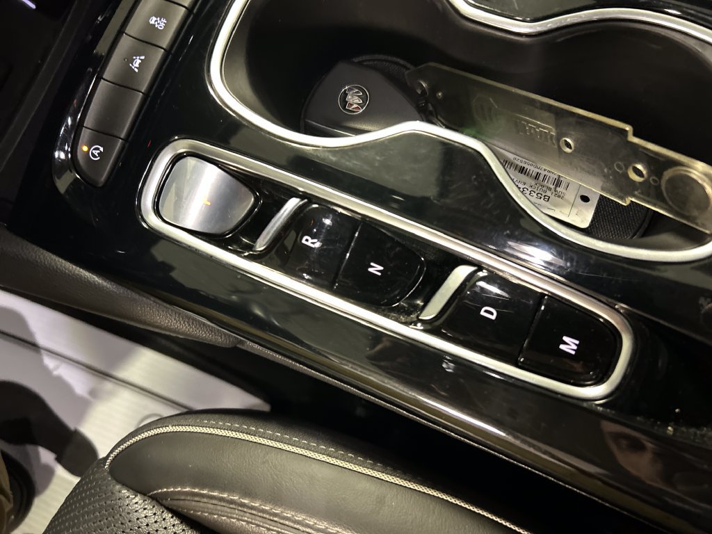 Used 2021 Buick Envision Essence w/ Technology Package I FWD image 20