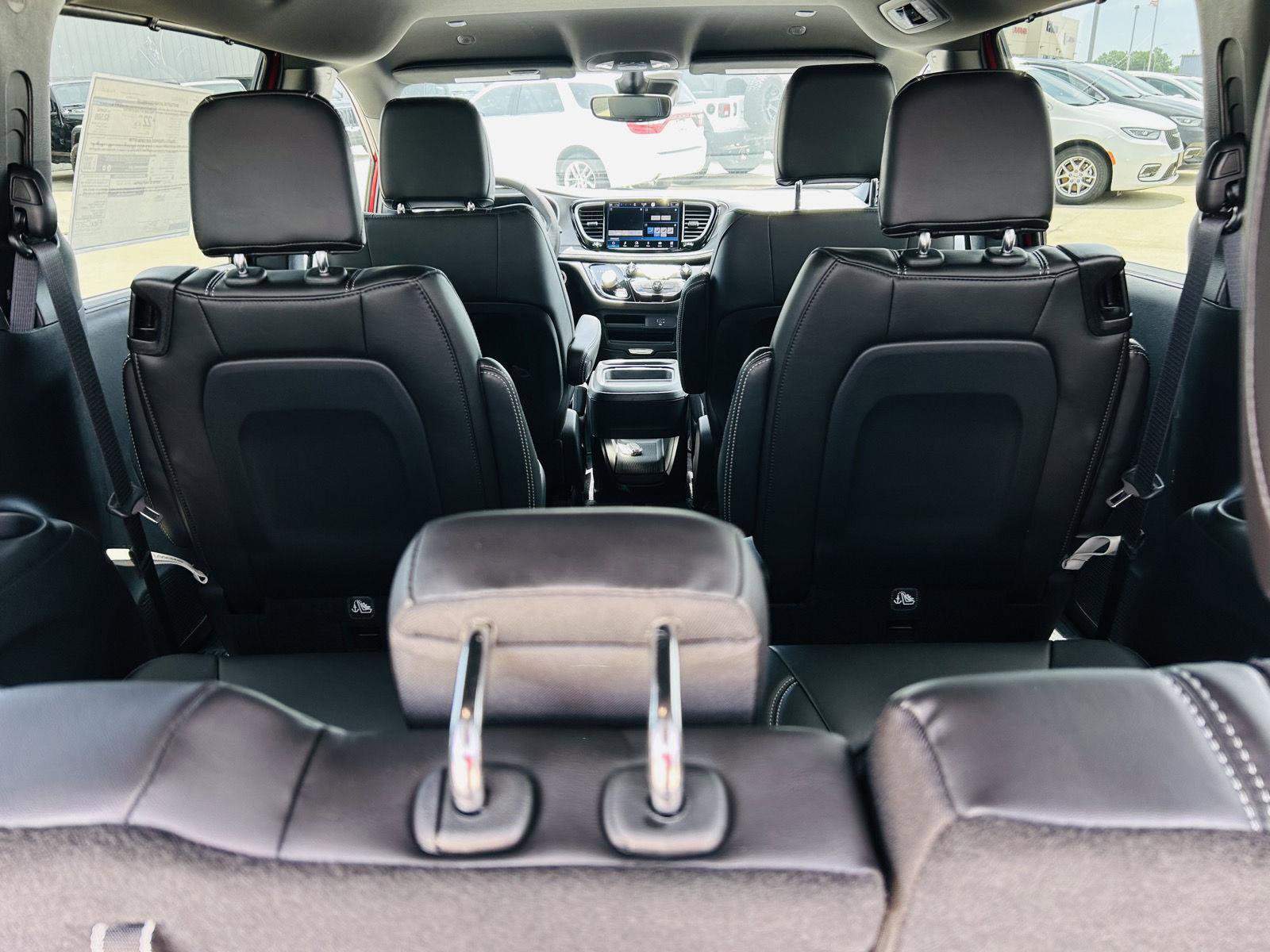 New 2027 Chrysler Pacifica Select FWD image 29